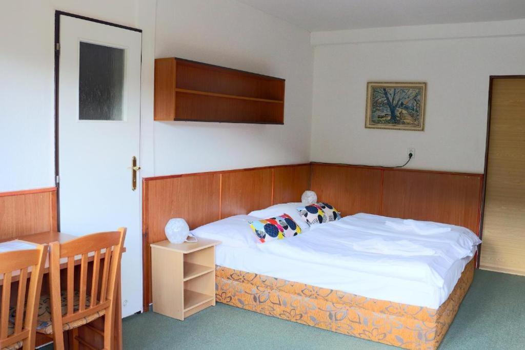 Hotel Maredis Rero Korenov Ngoại thất bức ảnh
