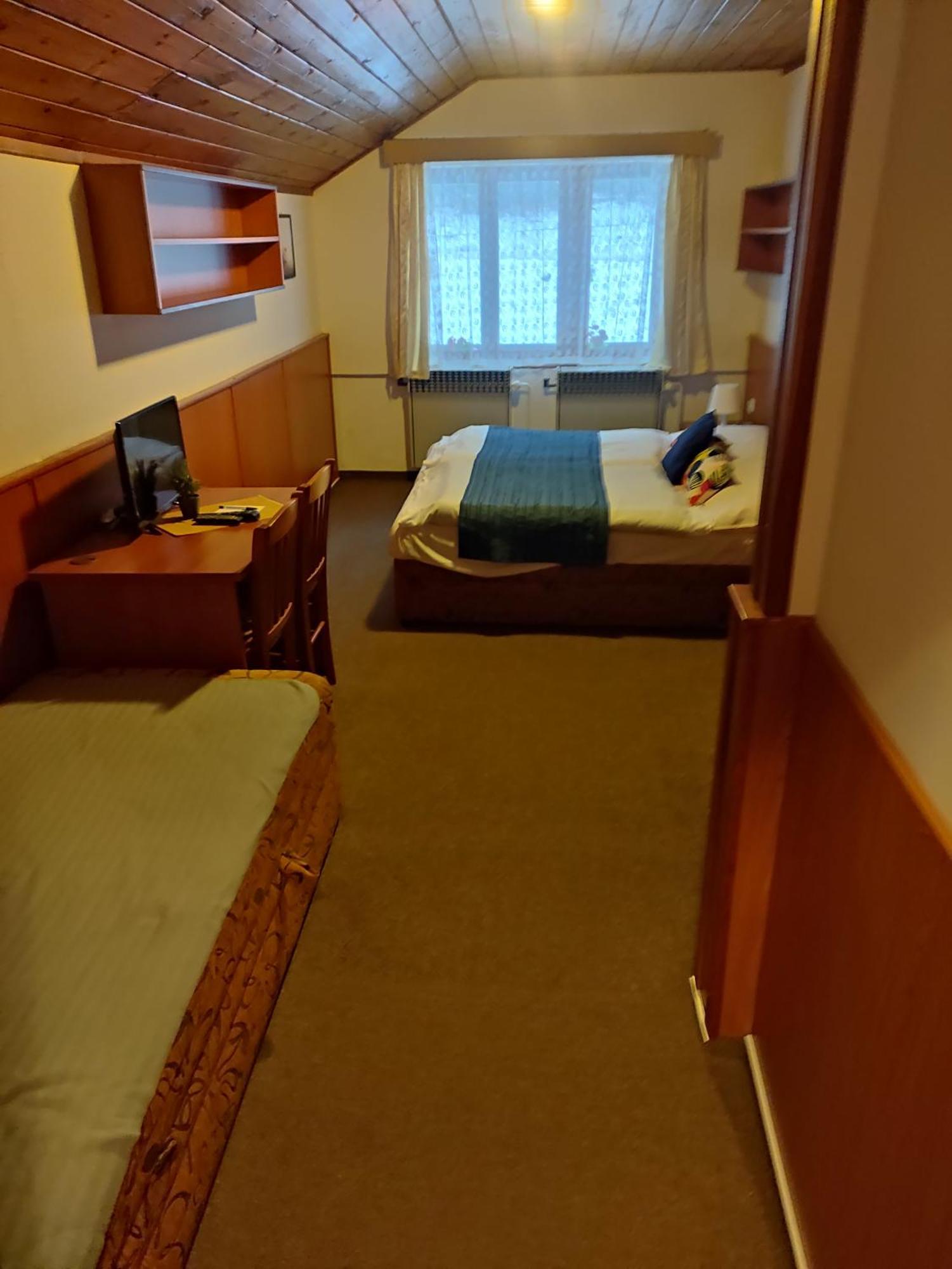 Hotel Maredis Rero Korenov Ngoại thất bức ảnh