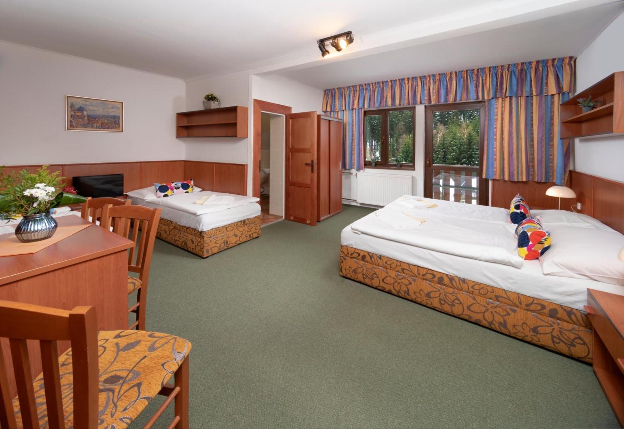 Hotel Maredis Rero Korenov Ngoại thất bức ảnh